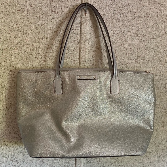 kate spade Handbags - EUC Kate Spade ♠️Silver Glitter Purse